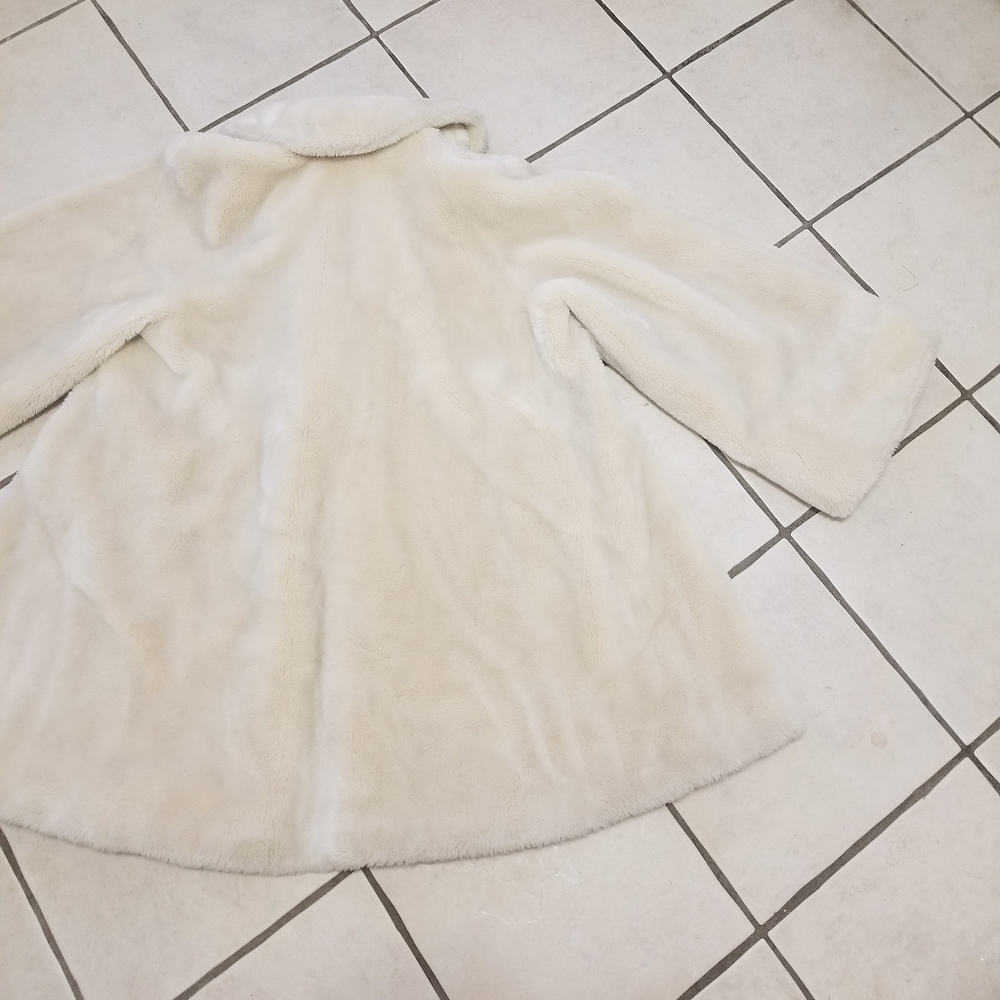 🔴LOWEST!🍁Vintage Milano M, Luxurious Faux Fur Oversized Coat! - Picture 8 of 16